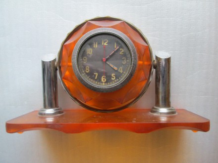 Годинник настільний стрілочний. СРСР. Пластик + метал. Під ремонт

Годинник на. . фото 2