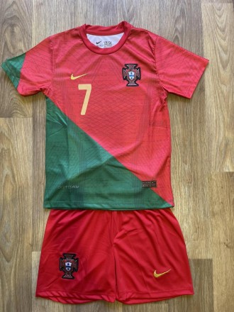 Футбольная форма Португалии Роналдо сшита из легкого материала последнего поколе. . фото 4