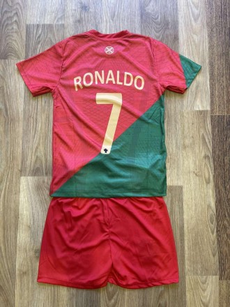 Футбольная форма Португалии Роналдо сшита из легкого материала последнего поколе. . фото 3