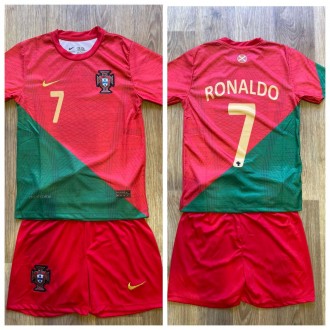 Футбольная форма Португалии Роналдо сшита из легкого материала последнего поколе. . фото 2