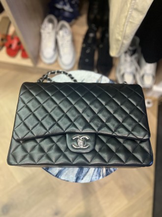 Продам Chanel classic handbag maxi jumbo .Гладкая 
Кожа теленка silver hardware. . фото 3