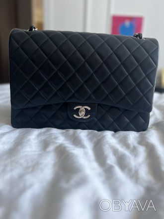 Продам Chanel classic handbag maxi jumbo .Гладкая 
Кожа теленка silver hardware. . фото 1