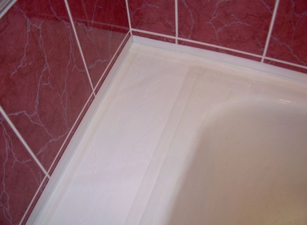 Качественная бордюрная лента для ванной служит для надежной защиты от попадания . . фото 5