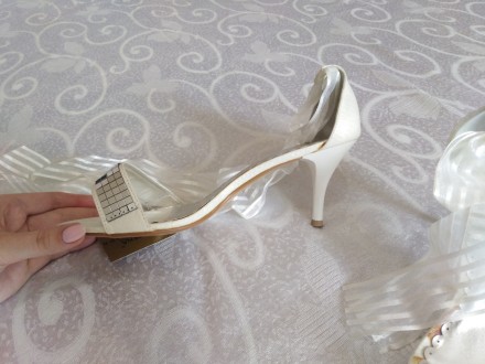 Другую летнюю обувь нашего магазина смотрите ЗДЕСЬ
Босоножки на каблуке для свад. . фото 4