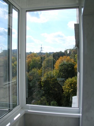 Алюмінієвий розсувний балкон.
Розсувна алюмінієва система для скління балкона а. . фото 4