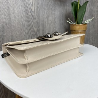 Женская мини сумочка клатч в стиле Гучи белая
Характеристики
	Прессованный логот. . фото 3