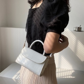 
ВИДЕООБЗОР
Женская мини-сумочка в стиле рептилии
Сумка кросс-боди на ремешке в . . фото 5