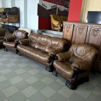 Выставочный образец
В комплект входит трехместный диван и 2 кресла.
Комплект не . . фото 3