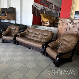 Выставочный образец
В комплект входит трехместный диван и 2 кресла.
Комплект рас. . фото 1