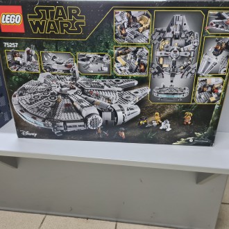
LEGO Star Wars - Millennium Falcon (75257) НОВЫЙ! У одной из сторон почему то с. . фото 2