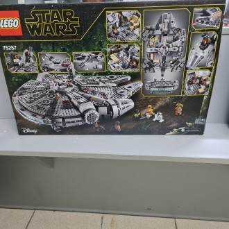 
LEGO Star Wars - Millennium Falcon (75257) НОВЫЙ! У одной из сторон почему то с. . фото 6