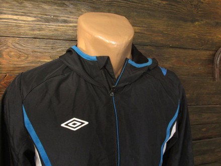Куртка спортивная, ветровка подростковая Umbro, 152 см, (есть пару плятен от кра. . фото 3