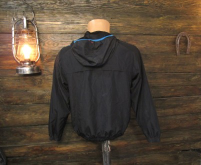 Куртка спортивная, ветровка подростковая Umbro, 152 см, (есть пару плятен от кра. . фото 4