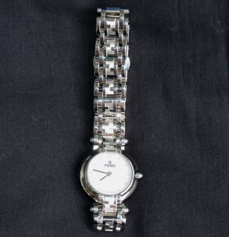Fendi Oloroi 750L Watch
Часы Fendi, аналоговые кварцевые часы 750L Horology Zuc. . фото 3