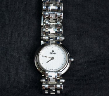 Fendi Oloroi 750L Watch
Часы Fendi, аналоговые кварцевые часы 750L Horology Zuc. . фото 2