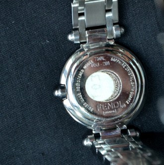 Fendi Oloroi 750L Watch
Часы Fendi, аналоговые кварцевые часы 750L Horology Zuc. . фото 5