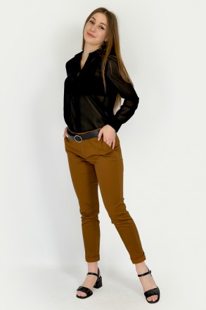 
Минималистичные женские брюки из смесового хлопка. Материал хорошо держит форму. . фото 3