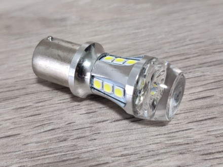 Светодиодные лампы с линзой используются во многих в автомобилях для подсветки з. . фото 2
