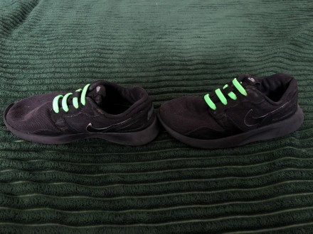 Кросівки дитячі Nike розмір 31.5

Колір - чорний
б/в, стан хороший
Замість ш. . фото 3