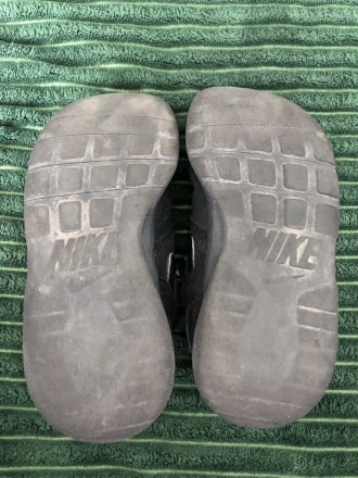 Кросівки дитячі Nike розмір 31.5

Колір - чорний
б/в, стан хороший
Замість ш. . фото 6