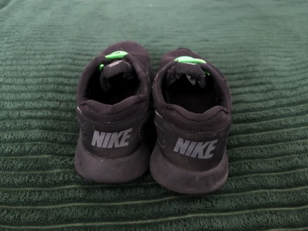 Кросівки дитячі Nike розмір 31.5

Колір - чорний
б/в, стан хороший
Замість ш. . фото 5