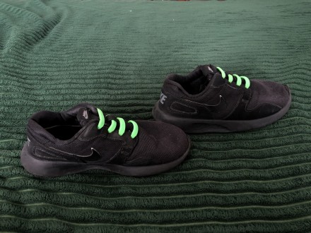Кросівки дитячі Nike розмір 31.5

Колір - чорний
б/в, стан хороший
Замість ш. . фото 4
