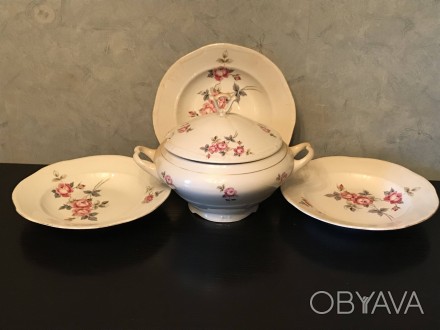 Винтажный набор из супницы и трёх суповых тарелок с изображением букета роз, фар. . фото 1
