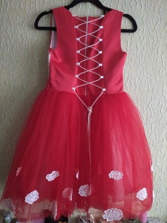 Нарядное красное пышное платье на девочку 8-10 лет.
ПОГ 38 см по максимуму, сза. . фото 3