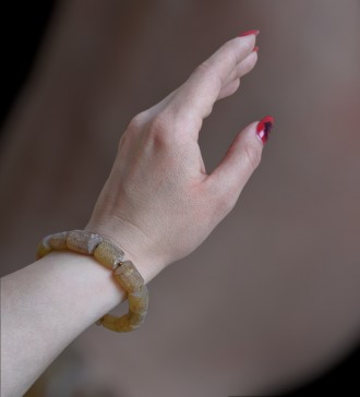 Пропонуємо Вам придбати браслет (на резинці) з натурального бурштину. 
Україна.
. . фото 2