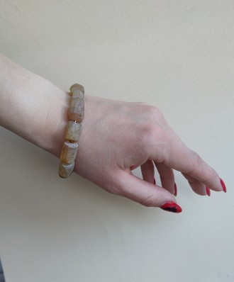 Пропонуємо Вам придбати браслет (на резинці) з натурального бурштину. 
Україна.
. . фото 5