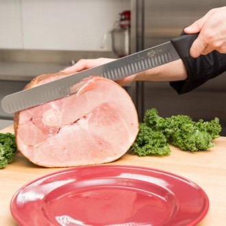 
Широкий кухонный нож Victorinox для нарезки.
Особенности ножа:
наличие воздушны. . фото 3