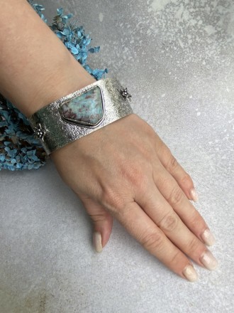  Пропонуємо до Вашої уваги браслет-манжет з натуральним каменем ларимар в сріблі. . фото 4
