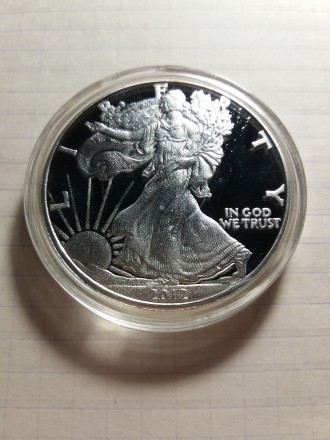 1 долар Liberty США 2012 року. Посрібнений сплав.
На аверсі зображено Статую Св. . фото 2
