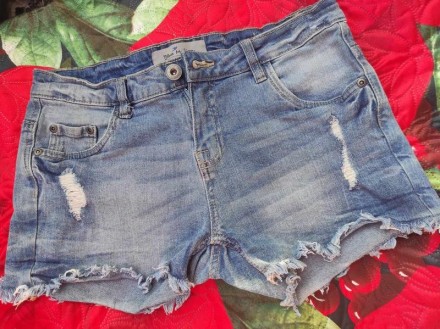 Короткі джинсові шорти, Blue Motion

Довжина по зовнiшньому шву - 28 см
Талія. . фото 3