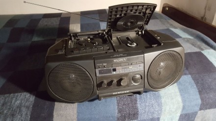 Магнитола Sony CDF-V-30   Не работает СД   магнитофон радио работает  хорошо . в. . фото 3