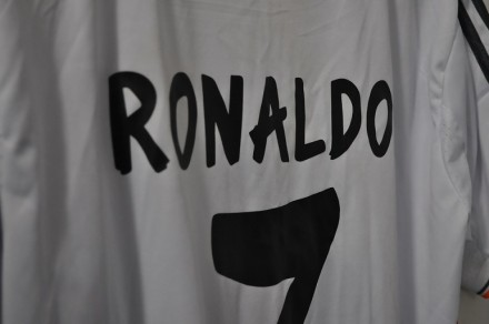Футбольная форма ФК "Реал Мадрид. Игровой номер - 7 (Ronaldo).
Размер: М 
. . фото 7