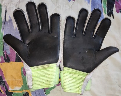 Детские вратарские перчатки Nike, размер-5, ширина-9.5см, длина-21см, средний па. . фото 3