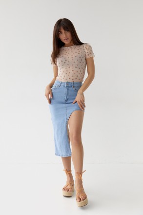  Эта джинсовая юбка с асимметричным низом поможет тебе создать эффектные образы . . фото 4