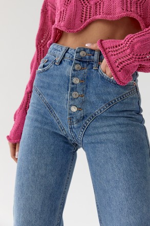  Без парочки модных джинсов не обходится даже базовый гардероб современной девуш. . фото 5