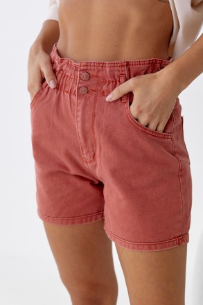 Стильные джинсовые шорты с высокой посадкой и поясом на резинке – незаменимая ве. . фото 5