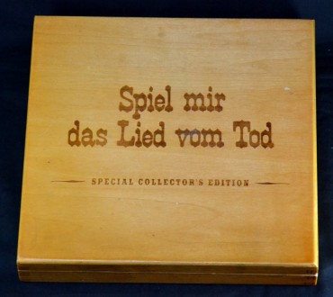 Специальное коллекционное издание - деревянная шкатулка с губной гармошкой.
2 D. . фото 2