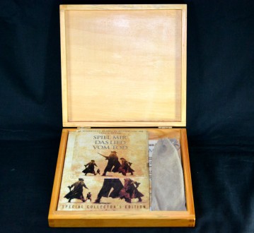 Специальное коллекционное издание - деревянная шкатулка с губной гармошкой.
2 D. . фото 6
