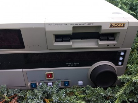 Студийный монтажный рекордер DVCAM серии Master
Sony DSR-1800АP – новый м. . фото 4