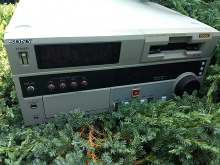 Студийный монтажный рекордер DVCAM серии Master
Sony DSR-1800АP – новый м. . фото 10