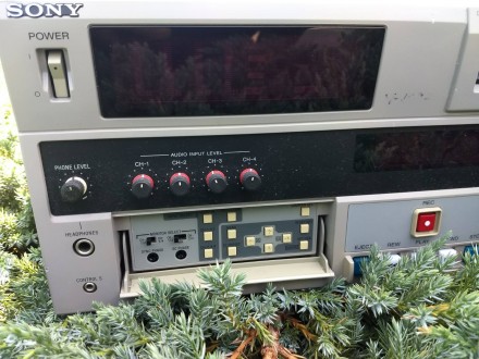 Студийный монтажный рекордер DVCAM серии Master
Sony DSR-1800АP – новый м. . фото 9