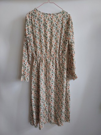 Легка тоненька літня жіноча сукня з коміром
Розмір S/M (вказаний розмір 3XL)
мат. . фото 4
