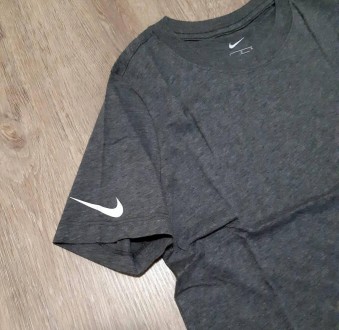 ОРИГИНАЛ ! Женская хлопковая футболка Nike S. Выполненная из мягкой хлопковой тк. . фото 3