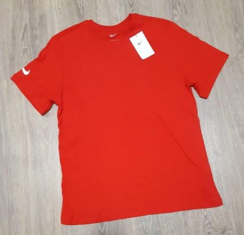 ОРИГИНАЛ ! хлопковая футболка Nike L. Выполненная из мягкой хлопковой ткани с пр. . фото 2