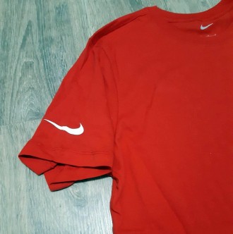 ОРИГИНАЛ ! хлопковая футболка Nike L. Выполненная из мягкой хлопковой ткани с пр. . фото 3