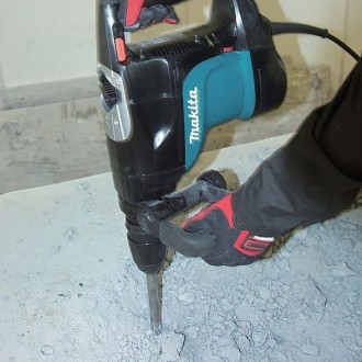 Перфоратор Makita HR 4501 C:
переваги
	
	На 30% збільшено ефективність буріння т. . фото 3